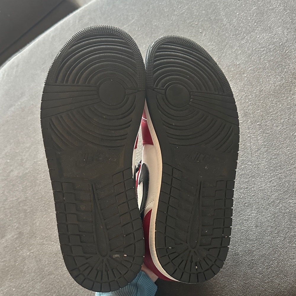 Air Jordan 1 Mid Bred Toe Sneakers - Picture 6 of 6